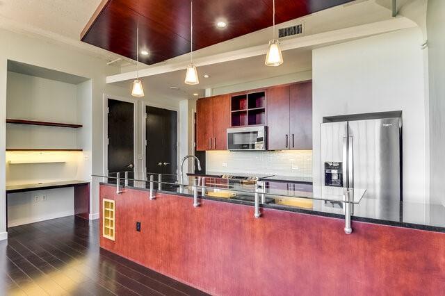 Building Photo - 2600 W 7th St