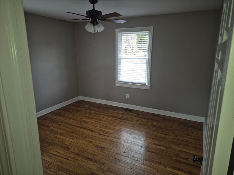 Building Photo - 4108 Edwards Rd