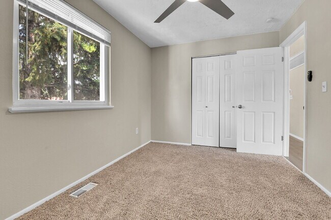 Building Photo - $2,995 - 4 Bed, 2 Bath Home in Aurora with...