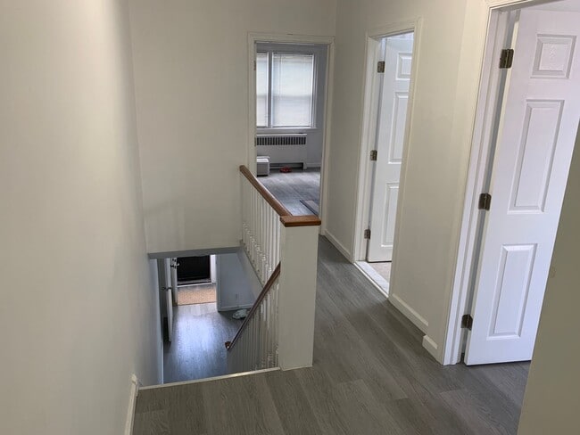 Building Photo - Renovated 3 bed 1 bath house for rent