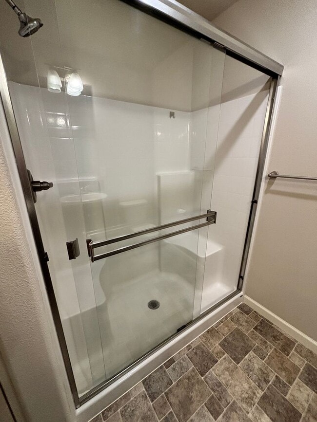 Building Photo - River Terrace Townhome available now!!