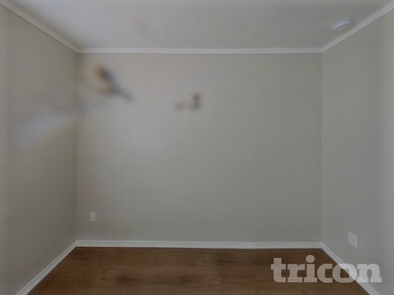 Building Photo - 21116 Alma Dr