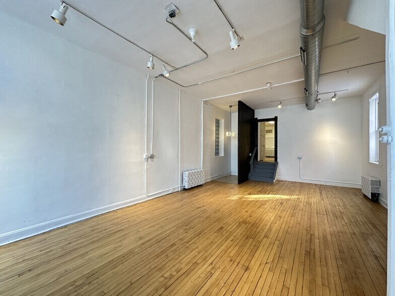 Building Photo - 3422 N Lincoln Ave