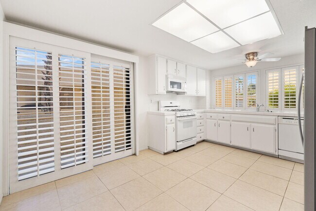 Building Photo - 41710 Colada Ct