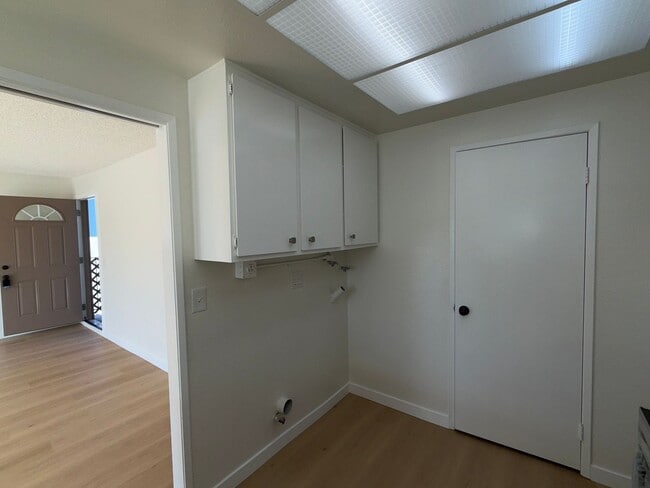 Building Photo - 24802 Sherwood Way