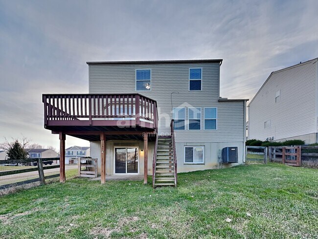 Building Photo - 10204 Meadow Glen Dr