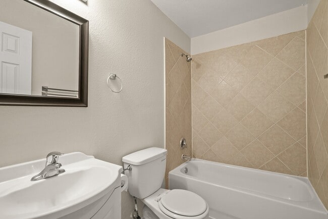 Building Photo - 1631 Quail Run