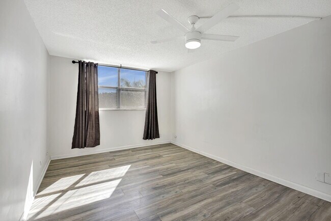 Building Photo - 500 Executive Center Dr