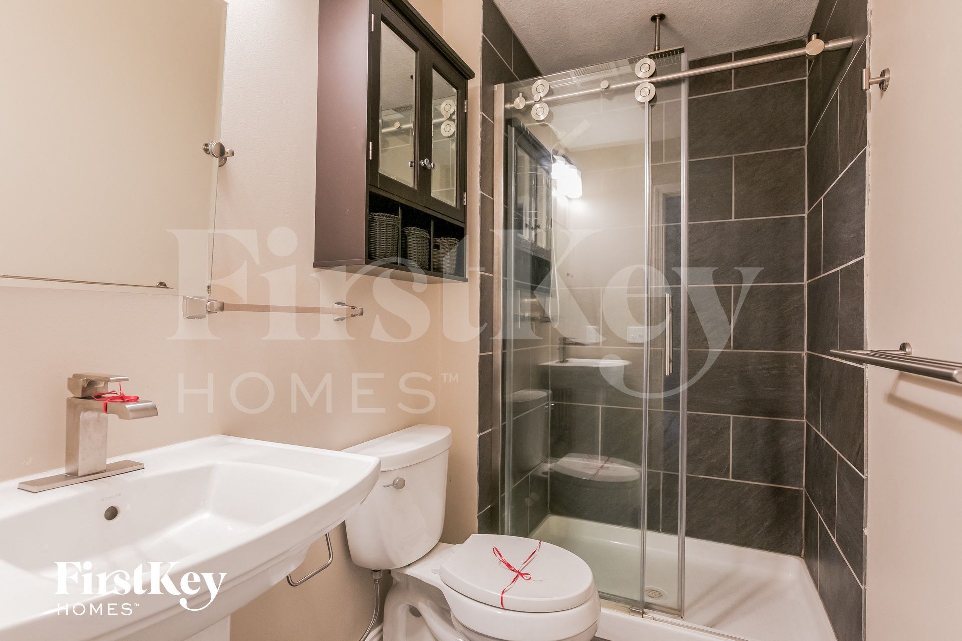 Building Photo - 810 York Dr