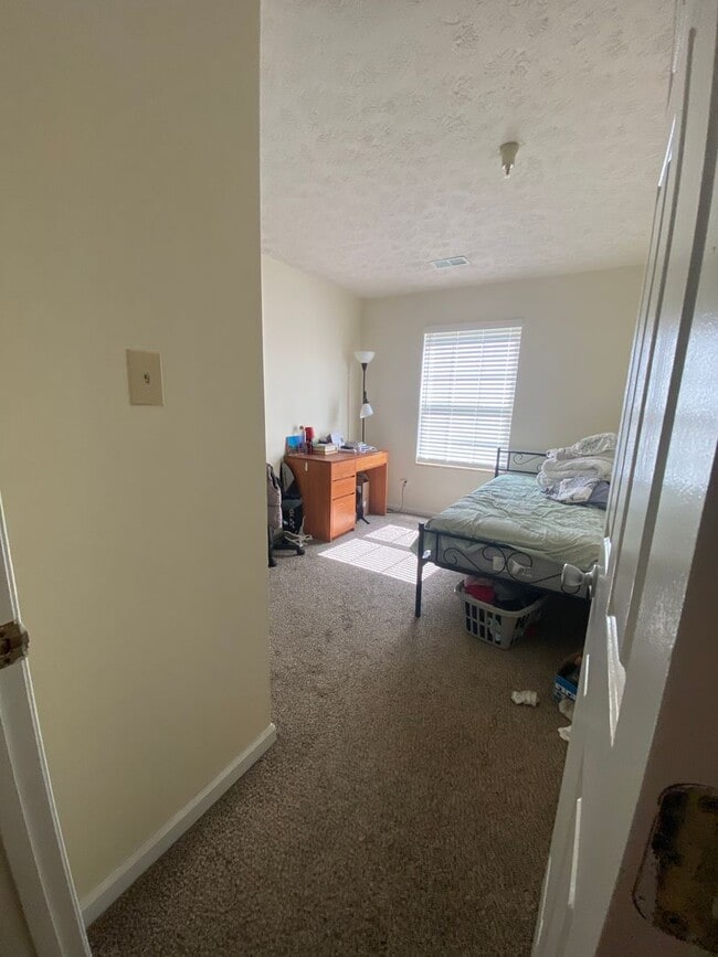 Building Photo - 3-Bedroom Apartment Near IU Bloomington Campus