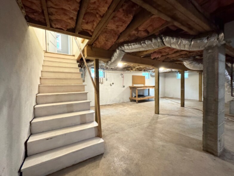 Building Photo - 1501 5th Ave W