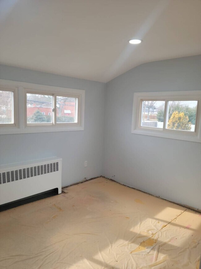 Building Photo - 8 Hardy Ln