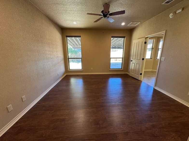 Building Photo - 610 Benelli Dr