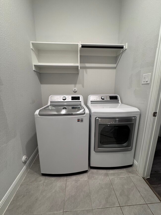 Building Photo - 513 Lambert Cv