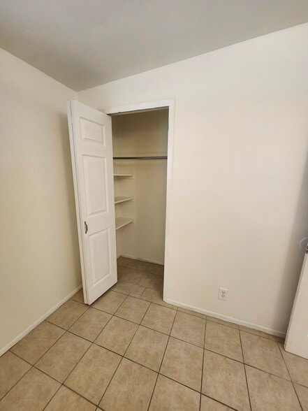 Building Photo - 1617 Stull Dr
