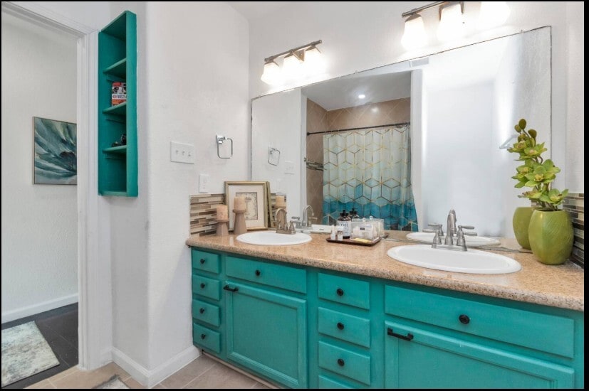 Bathroom - 2817 Southmore Blvd