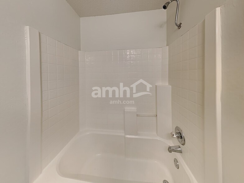 Building Photo - 8551 Western Meadows Dr