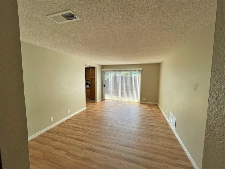 Building Photo - 4886 Birkdale Cir