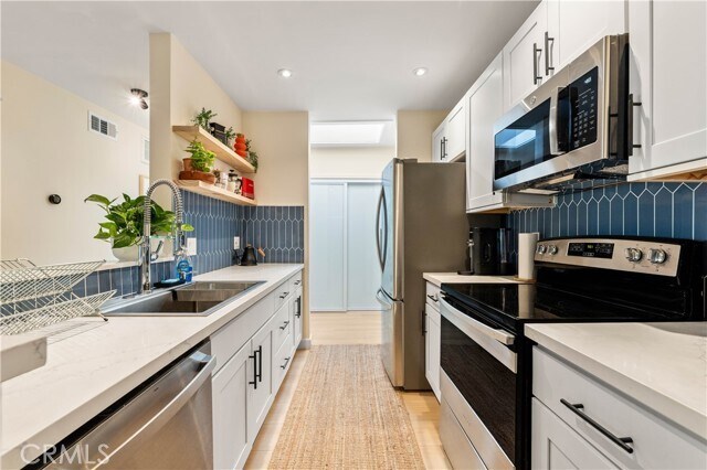 Building Photo - 8535 W Knoll Dr