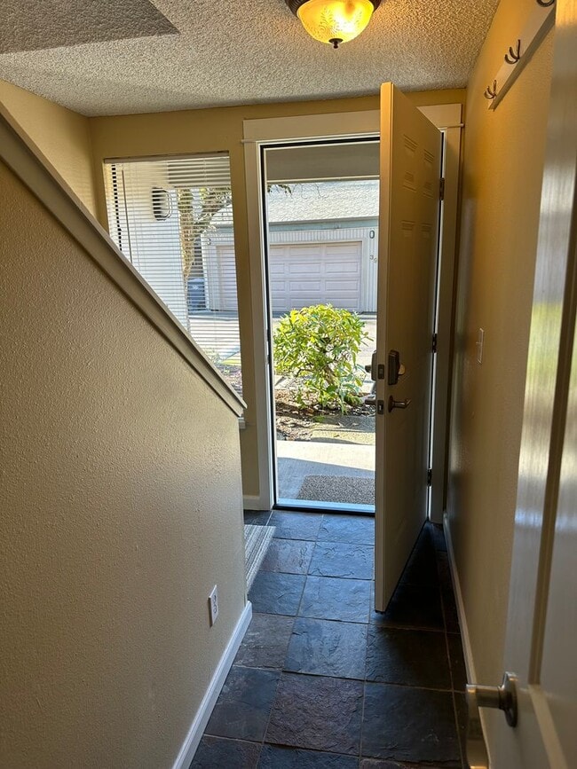 Building Photo - Gated Lakefront Rental Opportunity