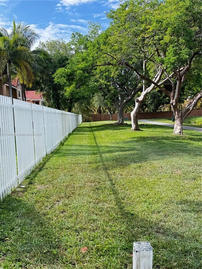 Building Photo - 10441 SW 155th Ct