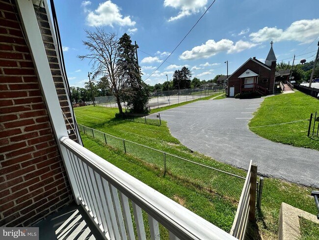 Building Photo - 111 Hope Ave