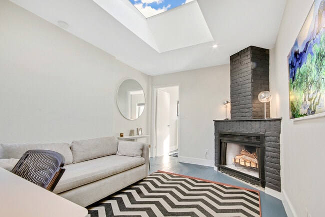Primary Photo - 520 W 50th St