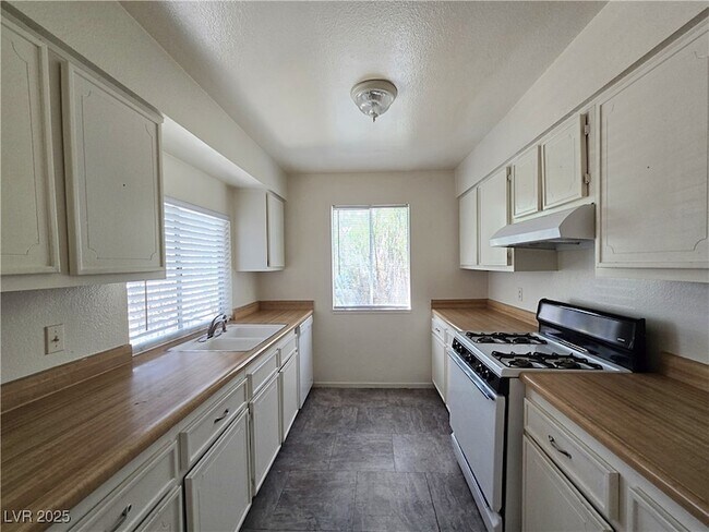 Building Photo - 5340 Retablo Ave
