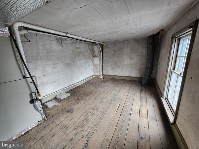 Building Photo - 129 Shearer St