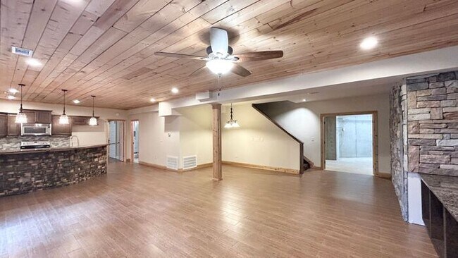 Building Photo - Stunning Cumming Executive Home, Hand Scraped Hardwoods, Custom Upgrades!