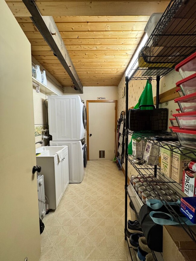 Building Photo - FOR RENT: FURNISHED LONG-TERM EXTREMELY CO...