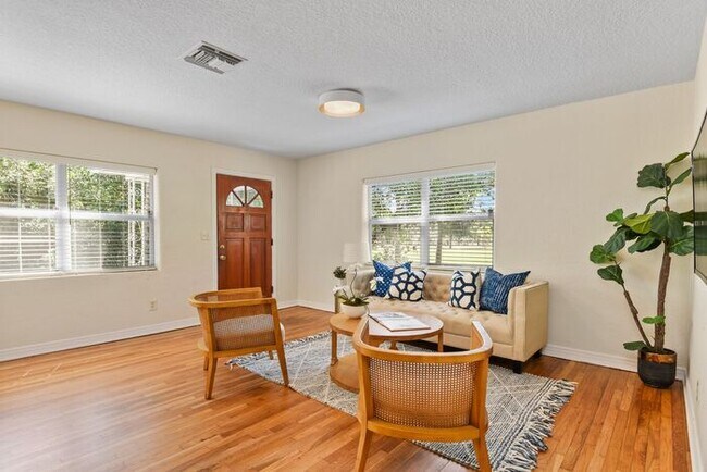 Building Photo - Charming bungalow in Winter Park