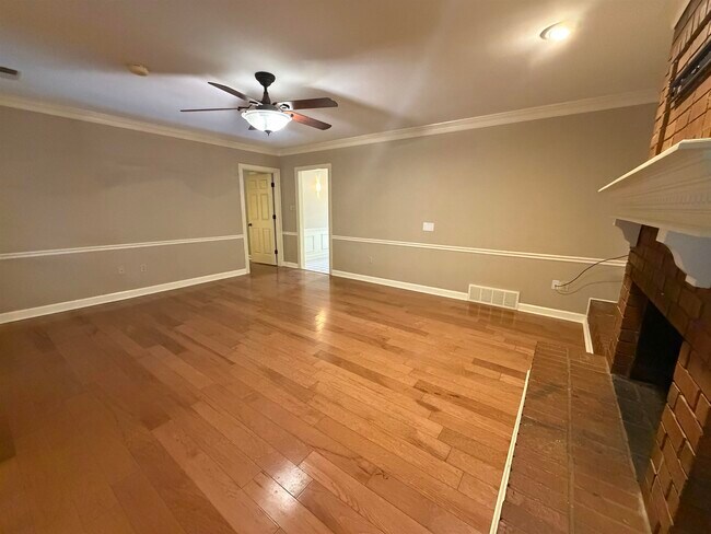 Building Photo - 956 Rolling Oaks Ln
