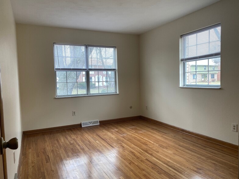 Bedroom #2 - 3933 Clareridge Dr