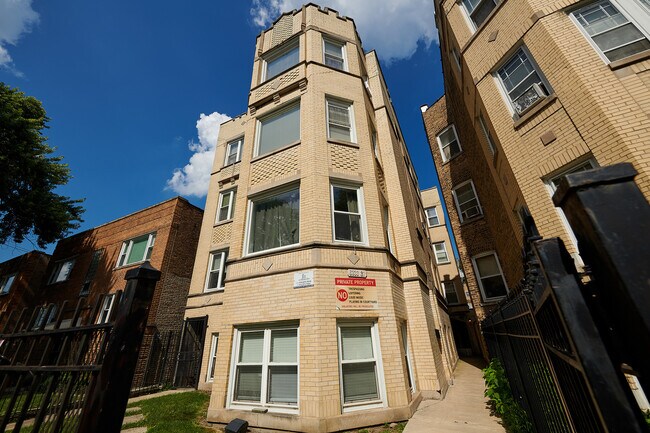 Primary Photo - 6333 N Francisco Ave