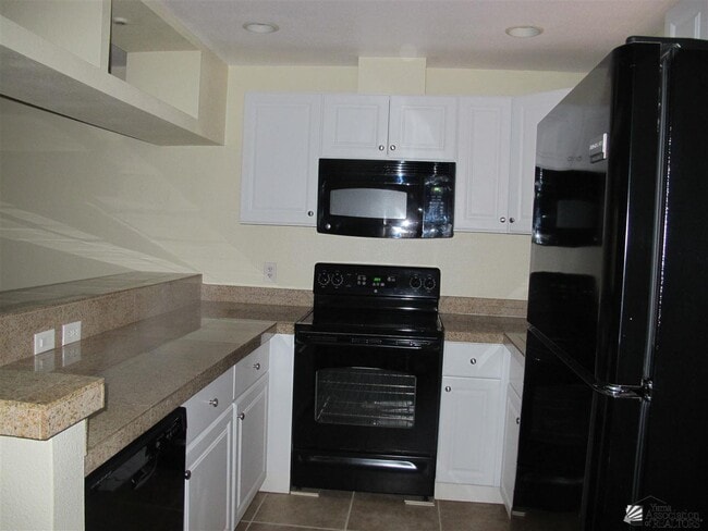 Building Photo - 2776 S Ave 2 1/2 E
