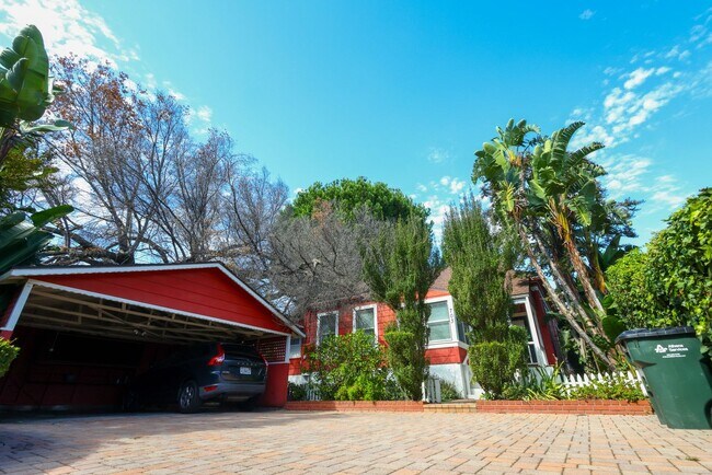 Primary Photo - 703 Manzanita Ave