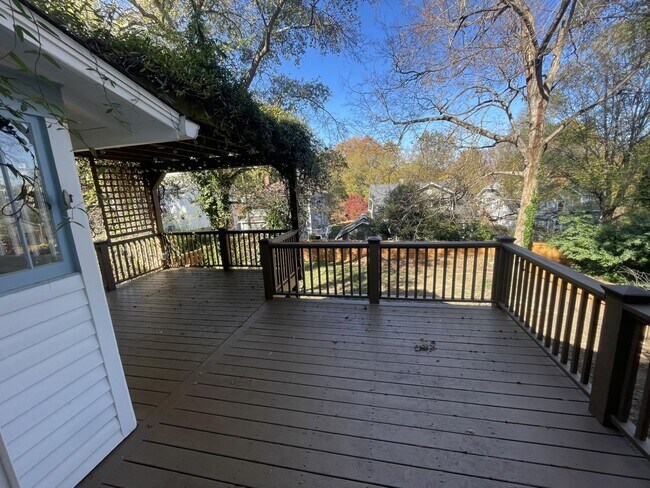 Building Photo - 4 Bd 3 Ba House