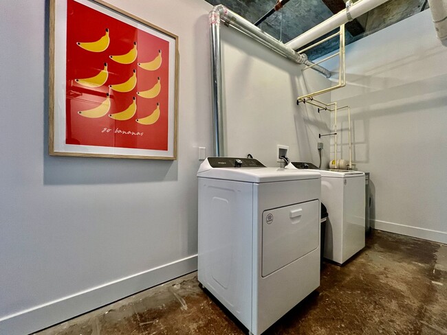 Building Photo - Swanky, Funky, Groovy, loft space Cincinna...
