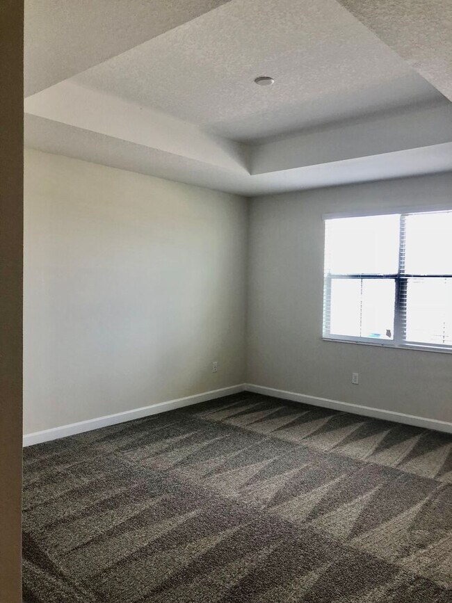 Building Photo - Townhome For Rent in Storey Lake - 3/2.5 w...