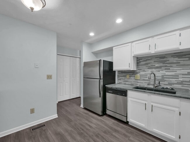 Building Photo - 5715 Longford Dr