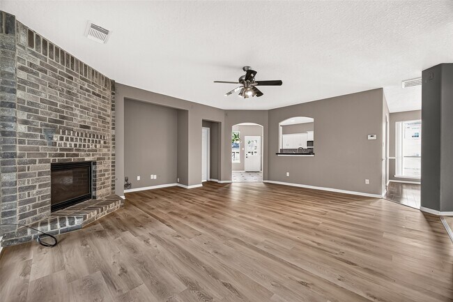 Building Photo - 14402 Barker Pelican Ct