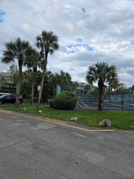 Building Photo - 8917 NW 28th Dr