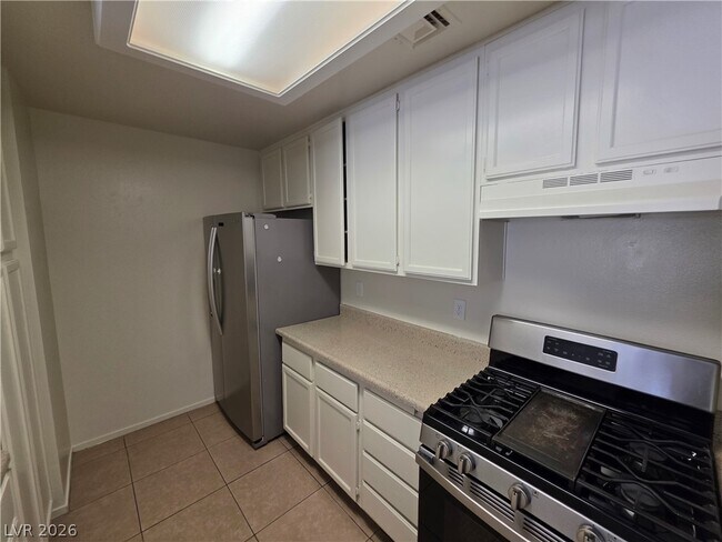 Building Photo - 4865 S Torrey Pines Dr