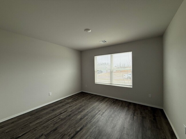 Building Photo - Charming Living in the Heart of Historic M...