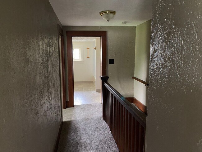 Building Photo - cr200