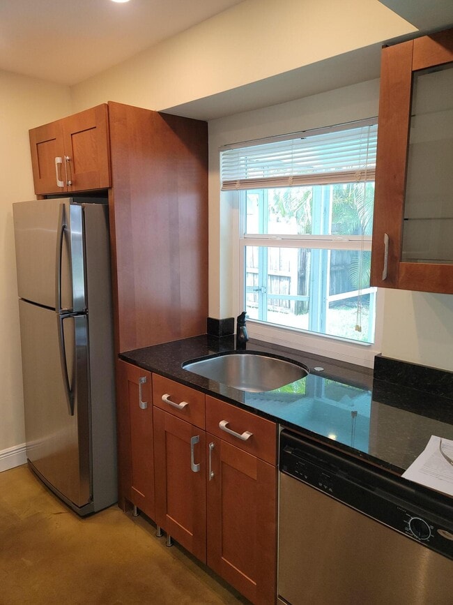 Building Photo - 1680 NE 34th Lane B Oakland Park Fl 33334