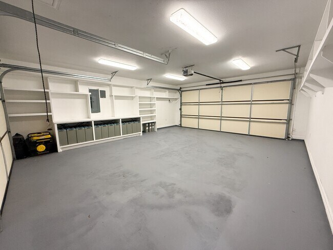 Building Photo - 12250 Charlotte Dr