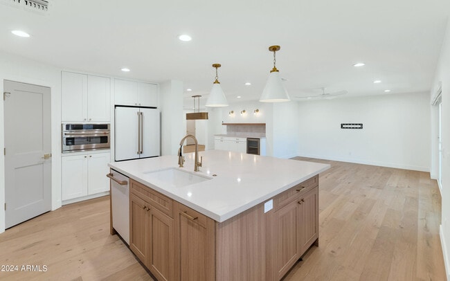 Building Photo - 4154 N 35th Pl