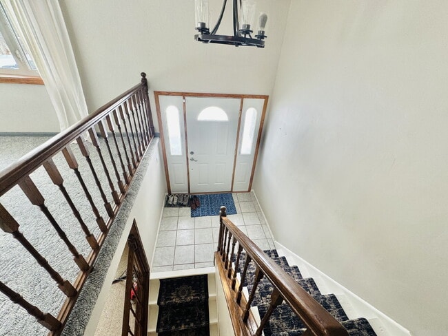 Building Photo - Nice Single family home 4-Bedroom Retreat with 2 Baths in Eagan – Your Perfect Home Awaits